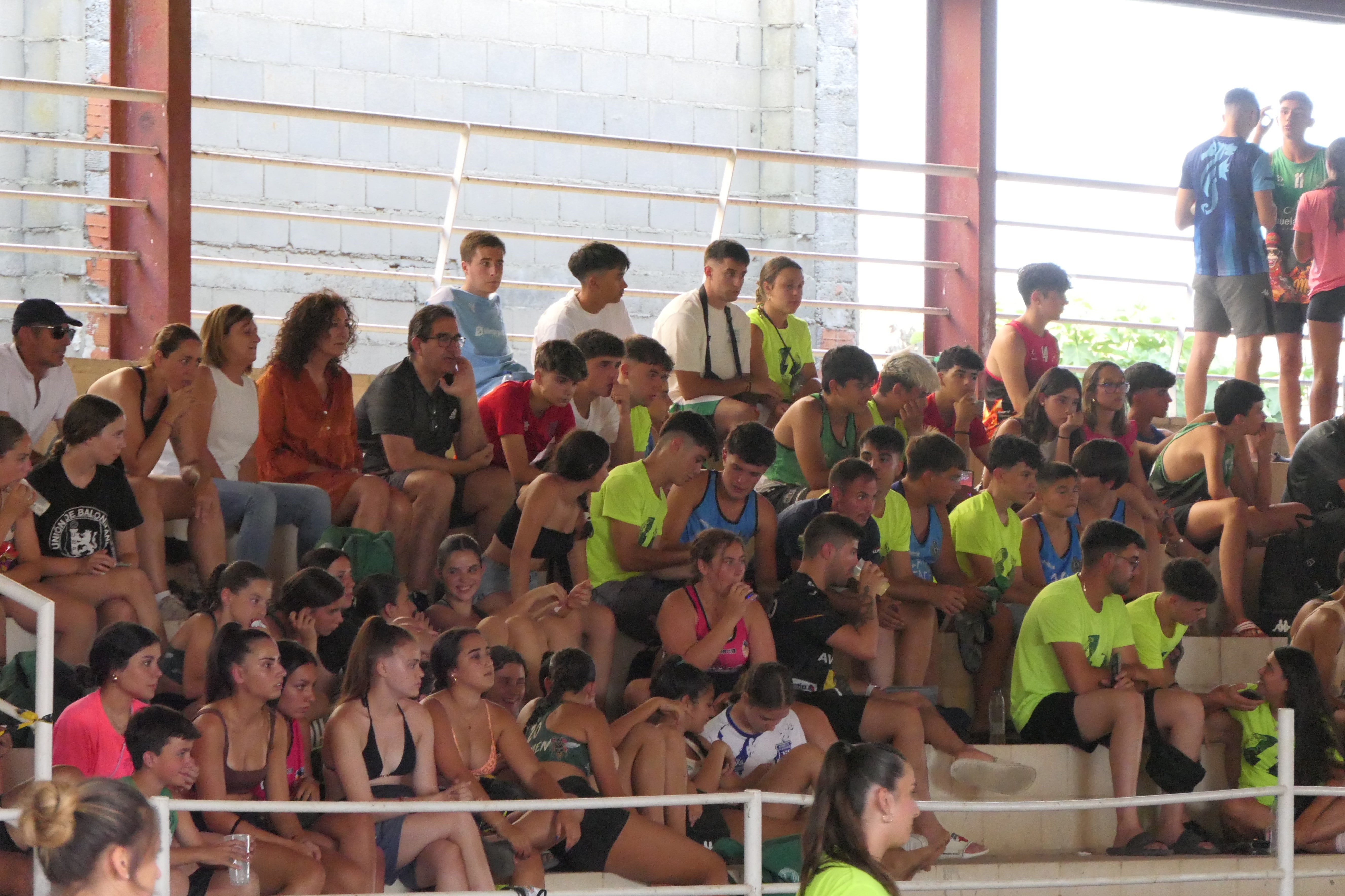 El balonmano playa conquista el recinto hípico