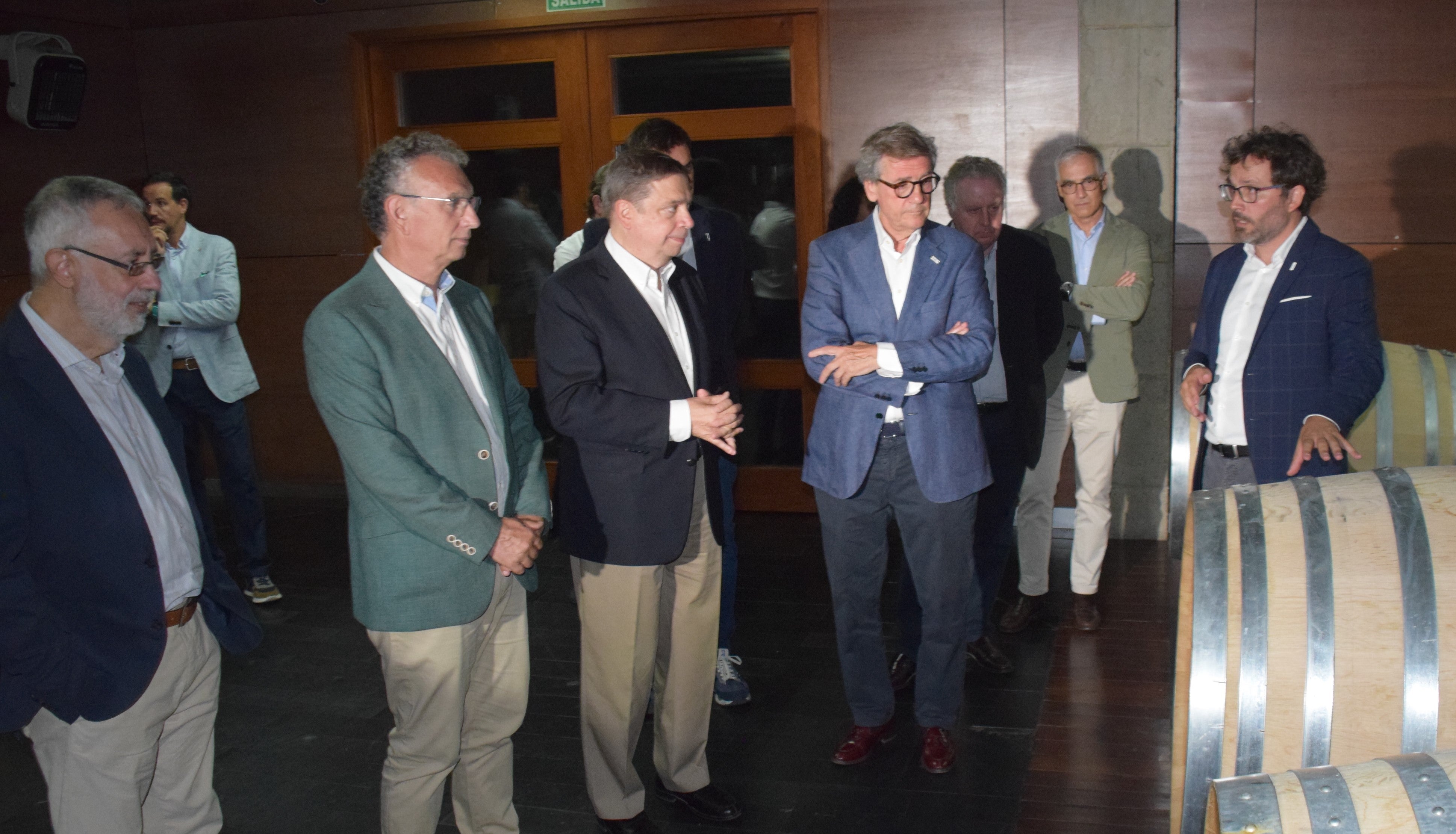Visita del ministro de Agricultura a Bodegas Habla