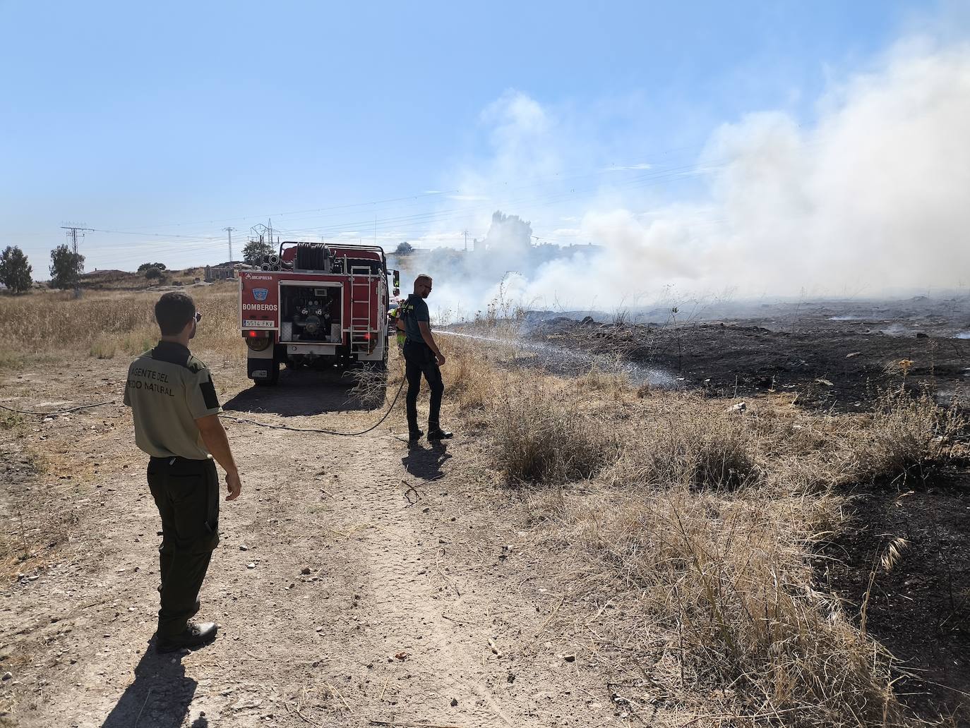 Incendio en las traseras del campo de fútbol