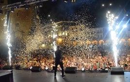 La plaza Mayor registra un gran ambiente con las canciones de los 90