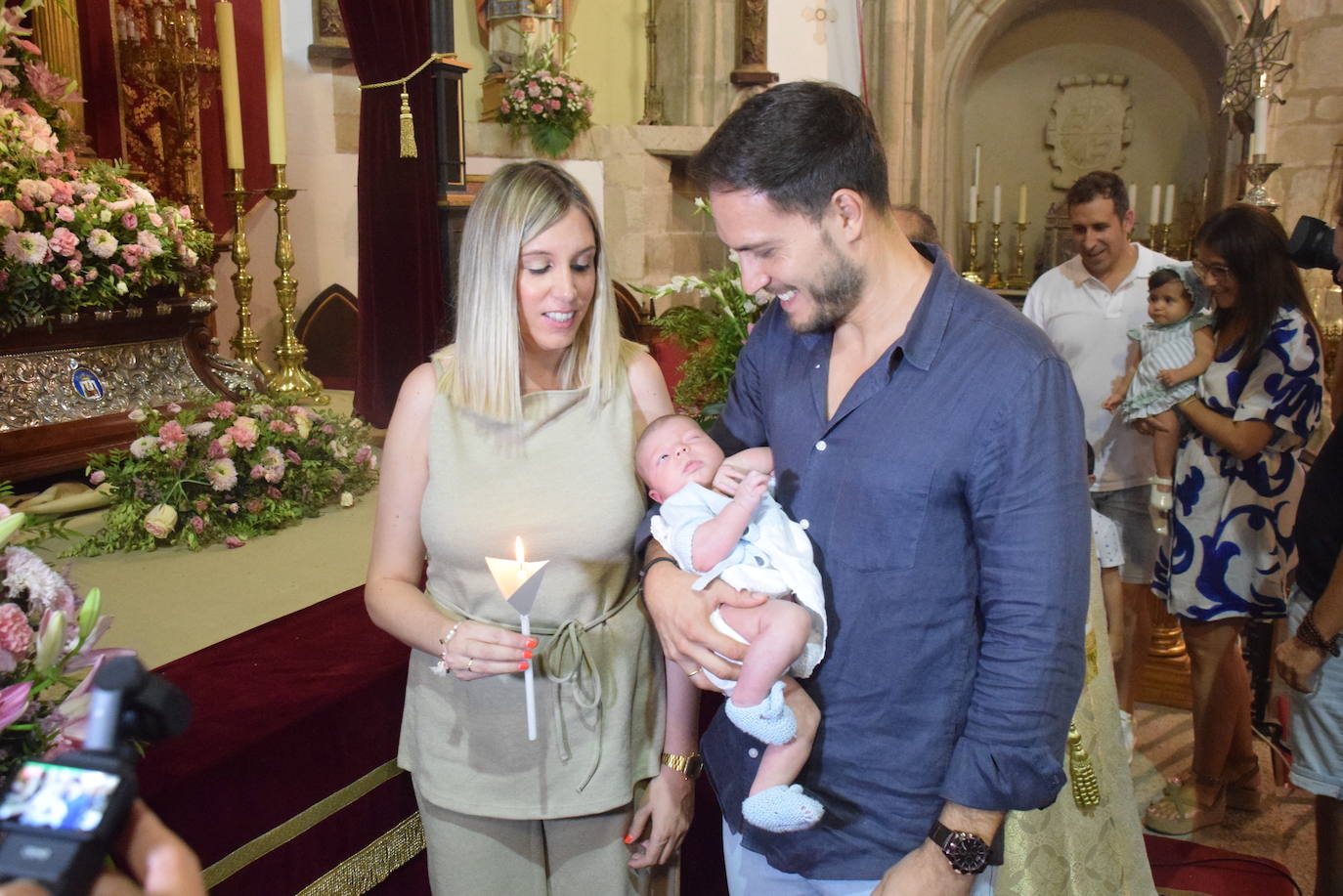 Los bebés, ante la Patrona