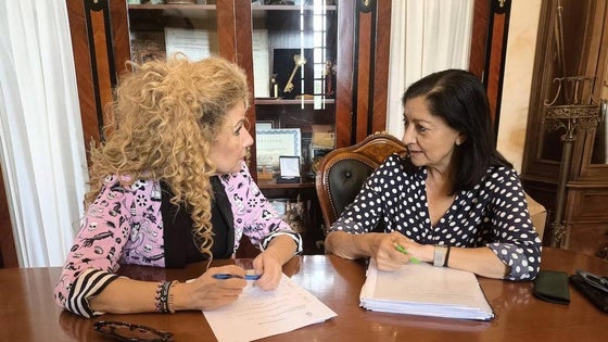 La alcaldesa pide tiempo para resolver el problema con la Policía local