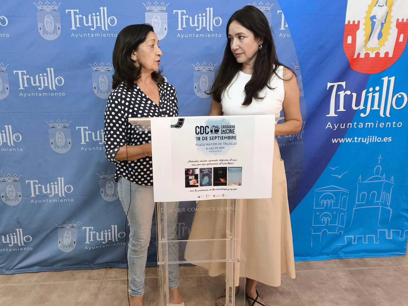 Consuelo Soriano y Carmen Sánchez Risco, ayer, en rueda de prensa.