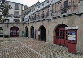 La zona de la oficina de turismo.