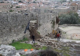 Operarios esta mañana en los trabajos iniciales.