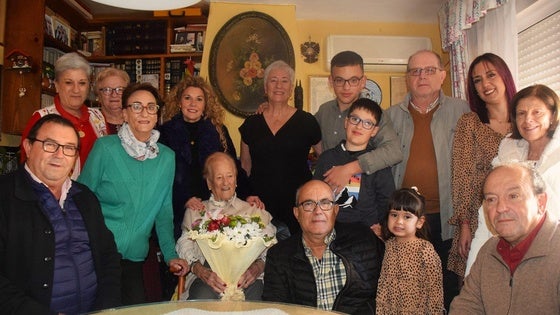 Pura celebra sus cien años con una gran una fiesta en Belén