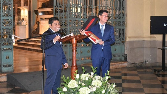 Hernando de Orellana Pizarro, medalla al mérito profesional en Lima