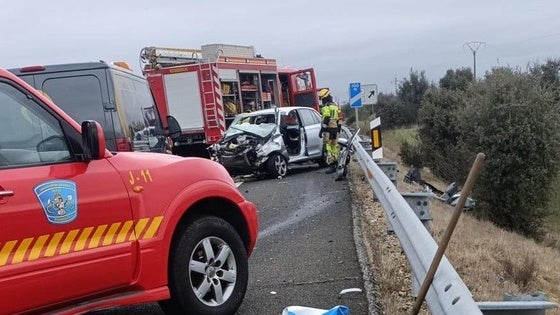 Muere un vecino tras el choque de un turismo con un camión en la A-5