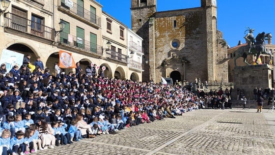 Los menores se unen por la paz y la no violencia