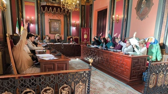 La oposición, junto con Juan Manuel Mariscal, rechazan todos los puntos del pleno