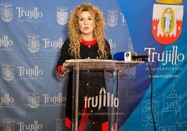 La alcaldesa Inés Rubio en rueda de prensa, ayer.