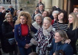Vecinas con Ayuso, Guardiola y Rubio, ayer.