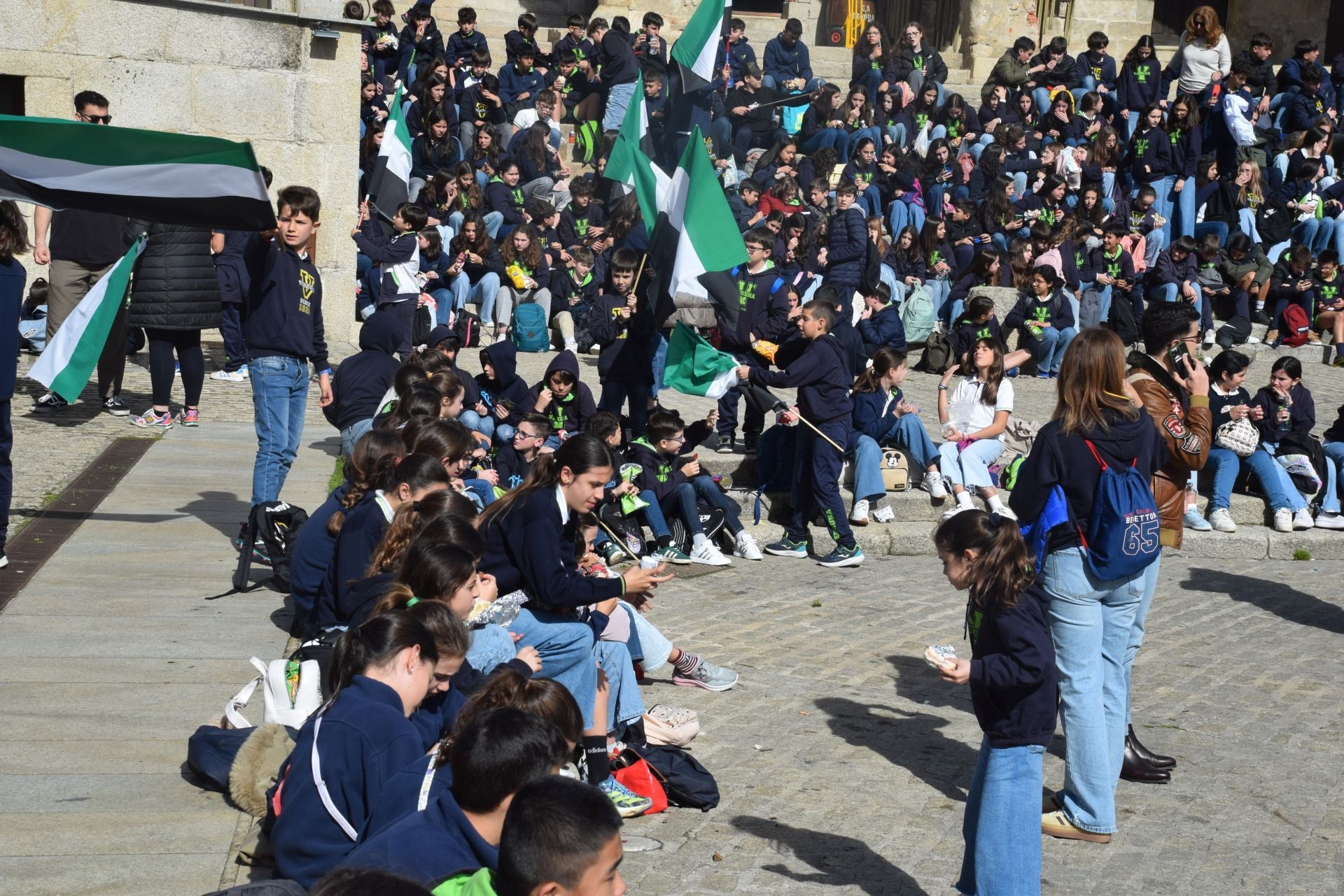 1.200 personas, entre alumnado y docentes, bailan el Chíviri