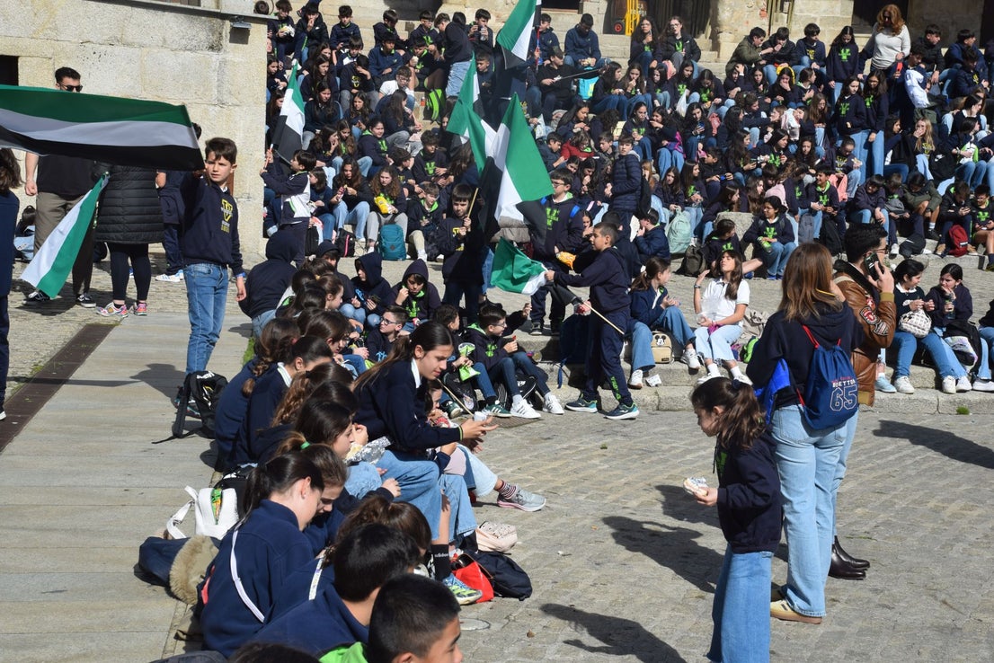 1.200 personas, entre alumnado y docentes, bailan el Chíviri