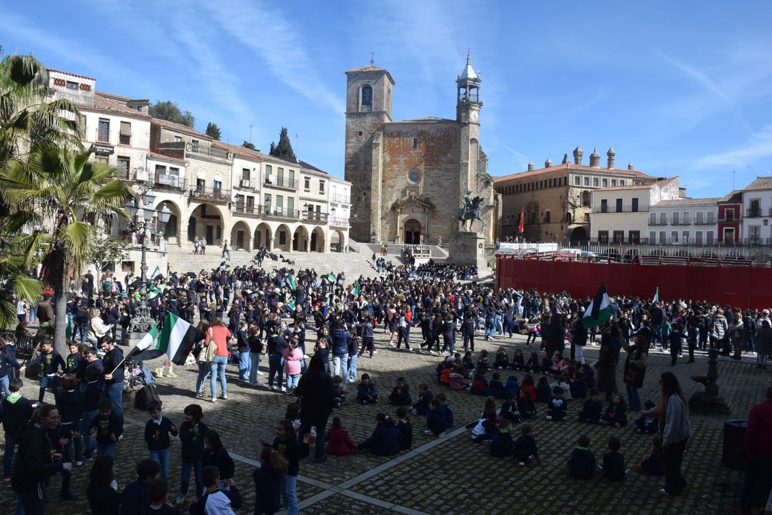 1.200 personas, entre alumnado y docentes, bailan el Chíviri