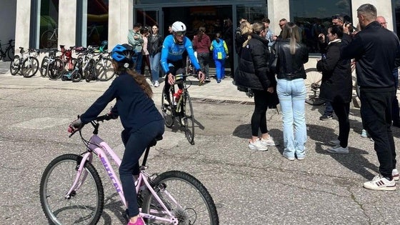 Más de 400 personas asisten a la inauguración de las nuevas instalaciones de 'CSR a dos ruedas'