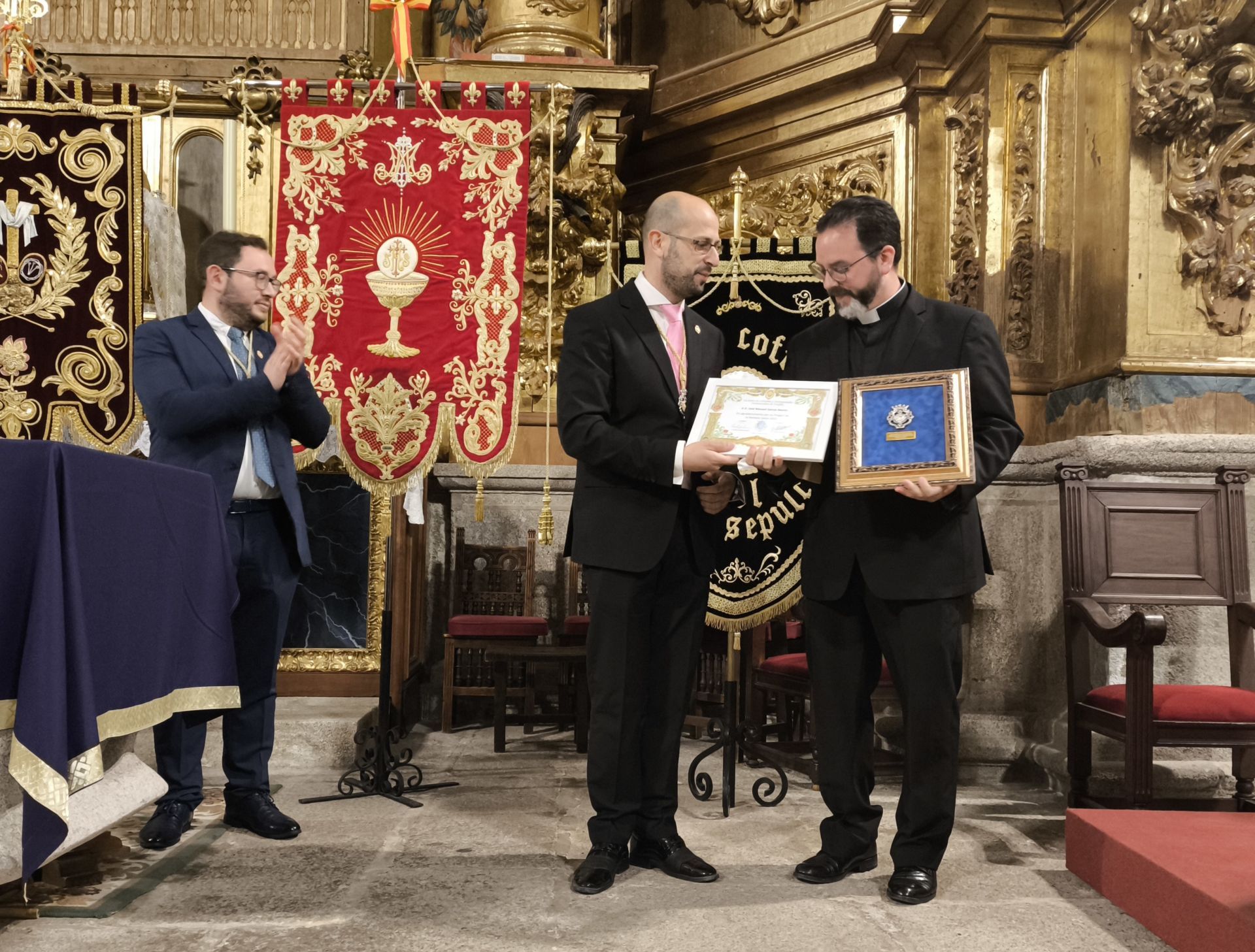 Imagen principal - Devoción, emoción y reivindicación, en el pregón de Semana Santa