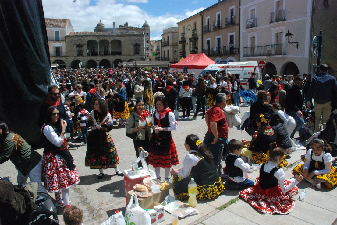 Miles de personas en el Chíviri