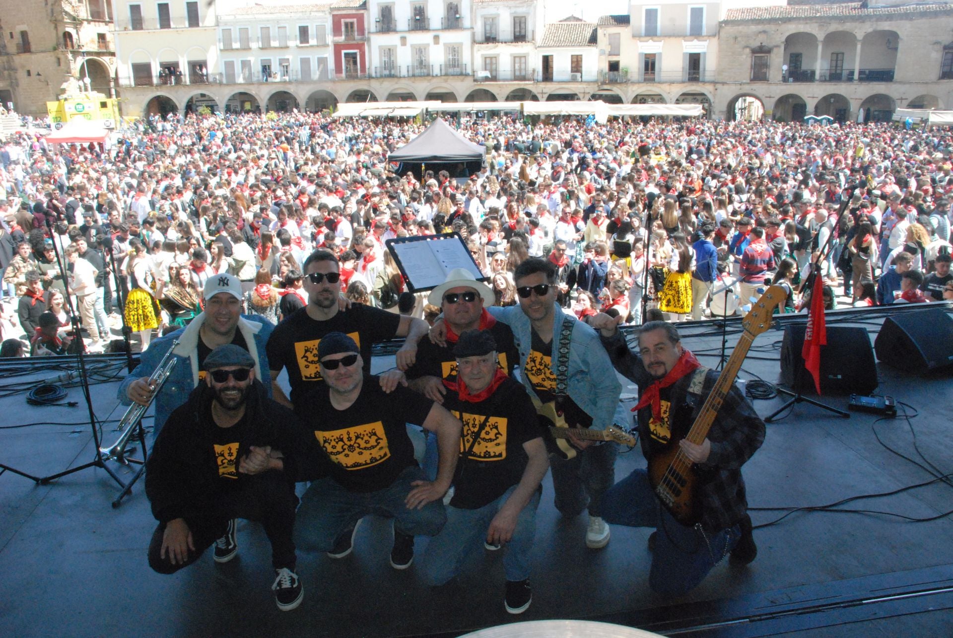 Miles de personas en el Chíviri