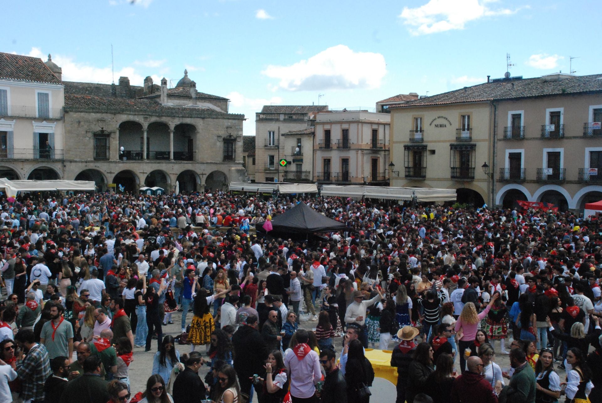 Miles de personas en el Chíviri