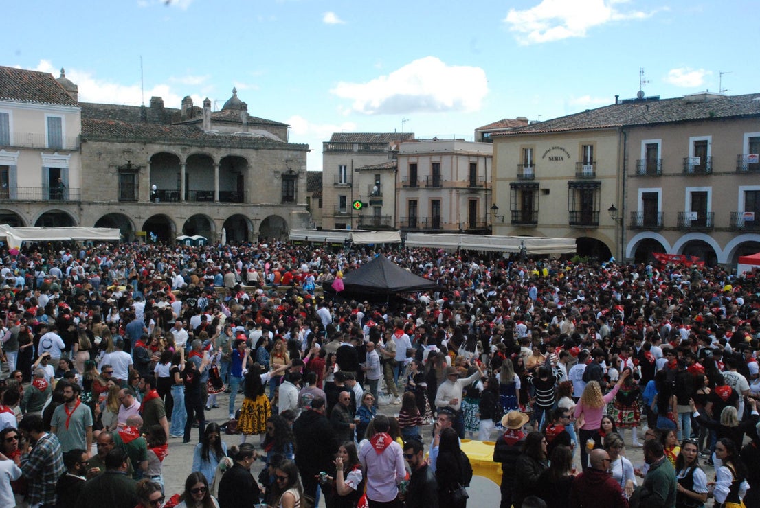 Miles de personas en el Chíviri