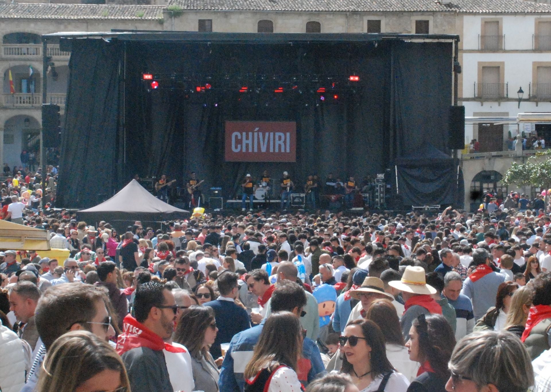 Miles de personas en el Chíviri