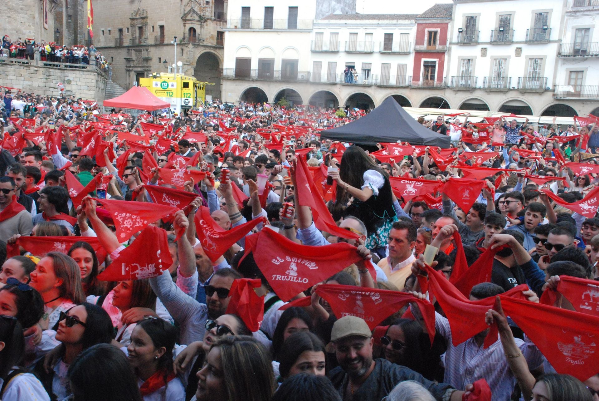 Miles de personas en el Chíviri