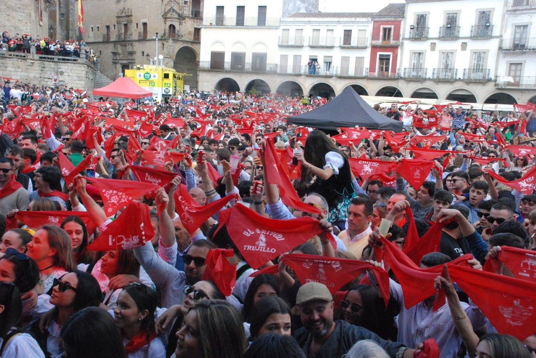 Miles de personas en el Chíviri