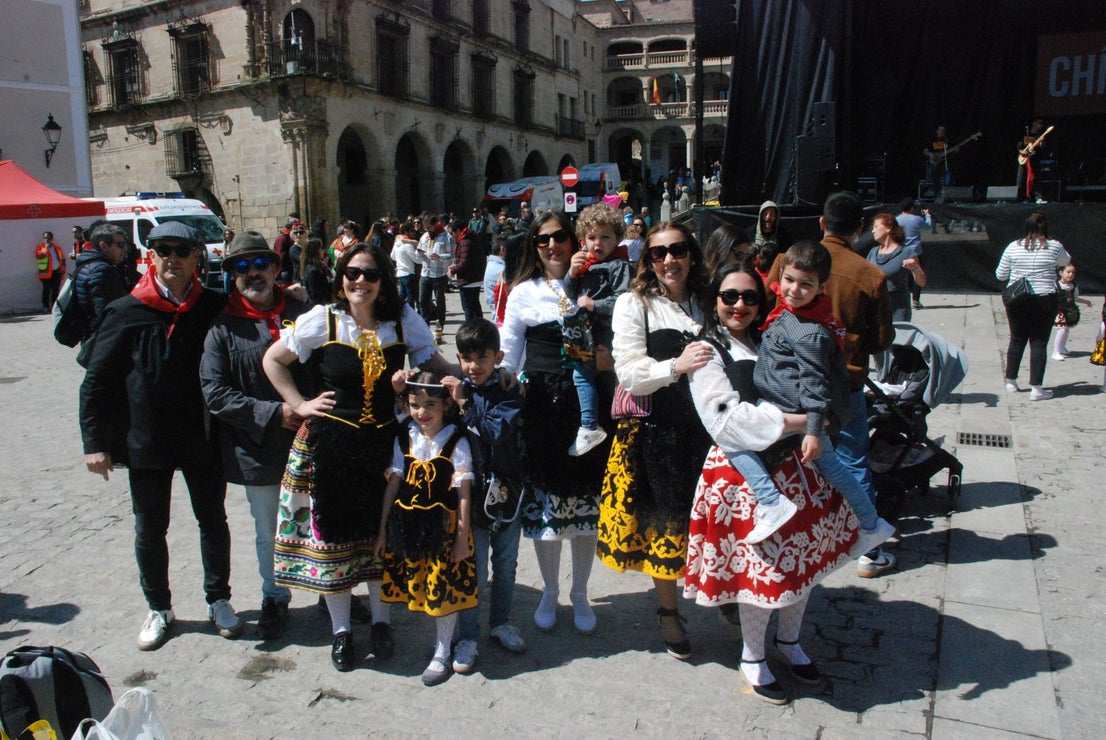 Miles de personas en el Chíviri