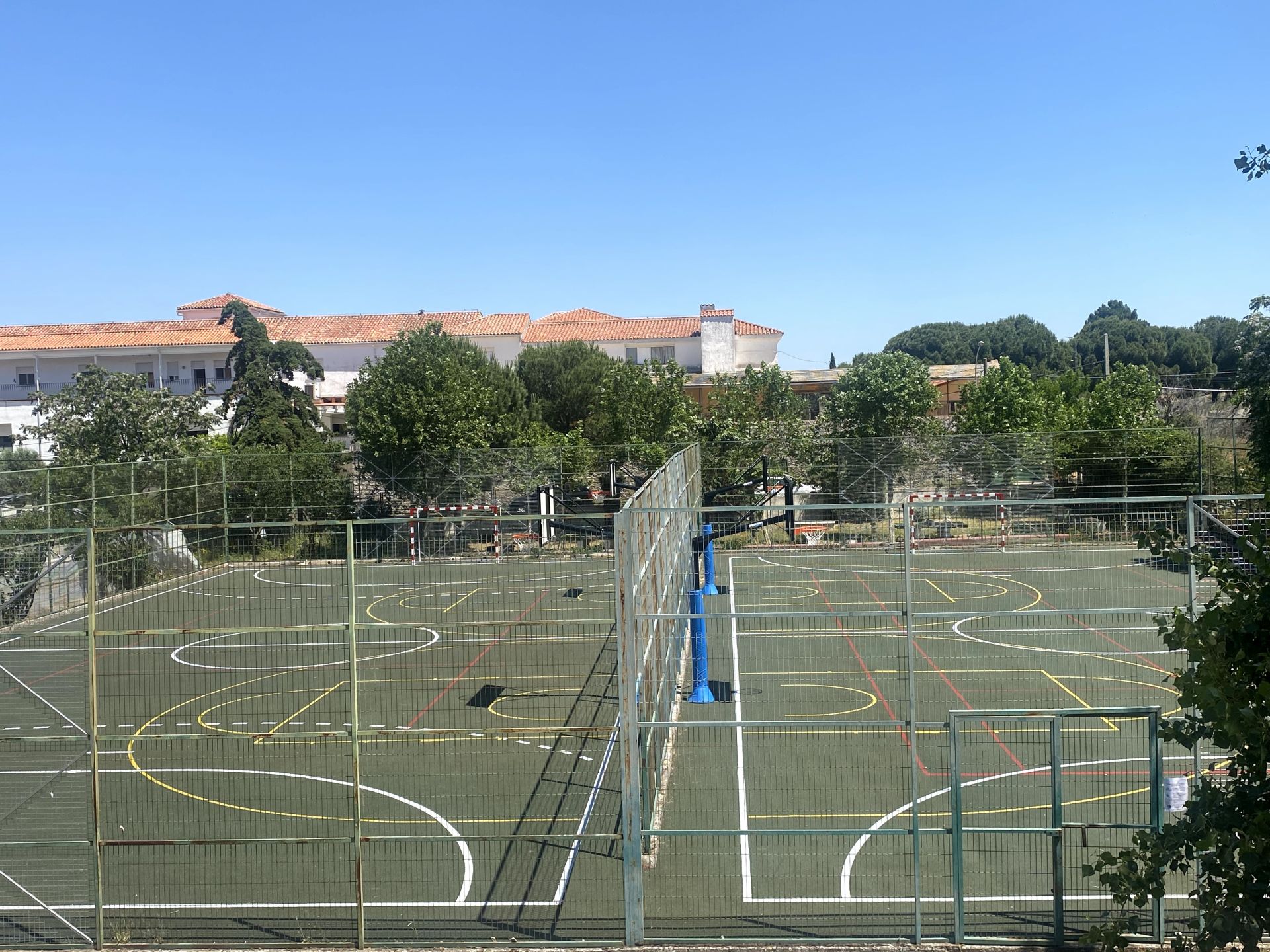 El instituto Francisco de Orellana tiene ya, por fin, sus pistas reformadas