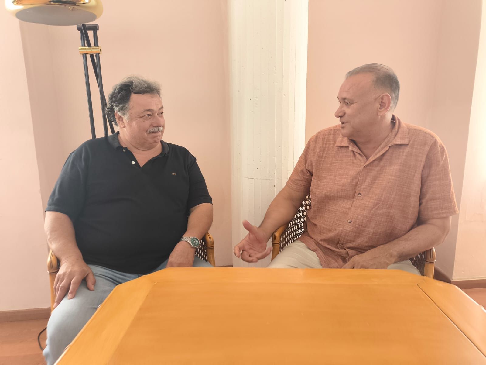 José Antonio Redondo y el hondureño Héctor Mendoza, ayer.