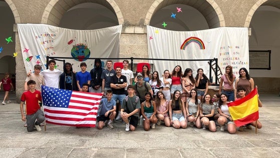 Un viaje de estudios vuelve a unir a jóvenes de EE. UU. con los del María de la Paz Orellana