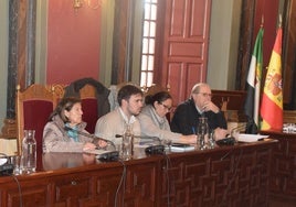 Blanca Henche, concejala de Asuntos Sociales y Sanidad, junto a sus compañeros del PP,