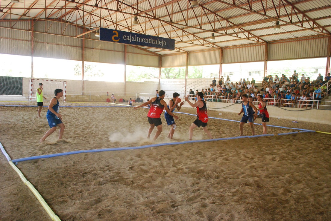 Gran participación en el V Torneo Balonmano Playa Ciudad de Trujillo