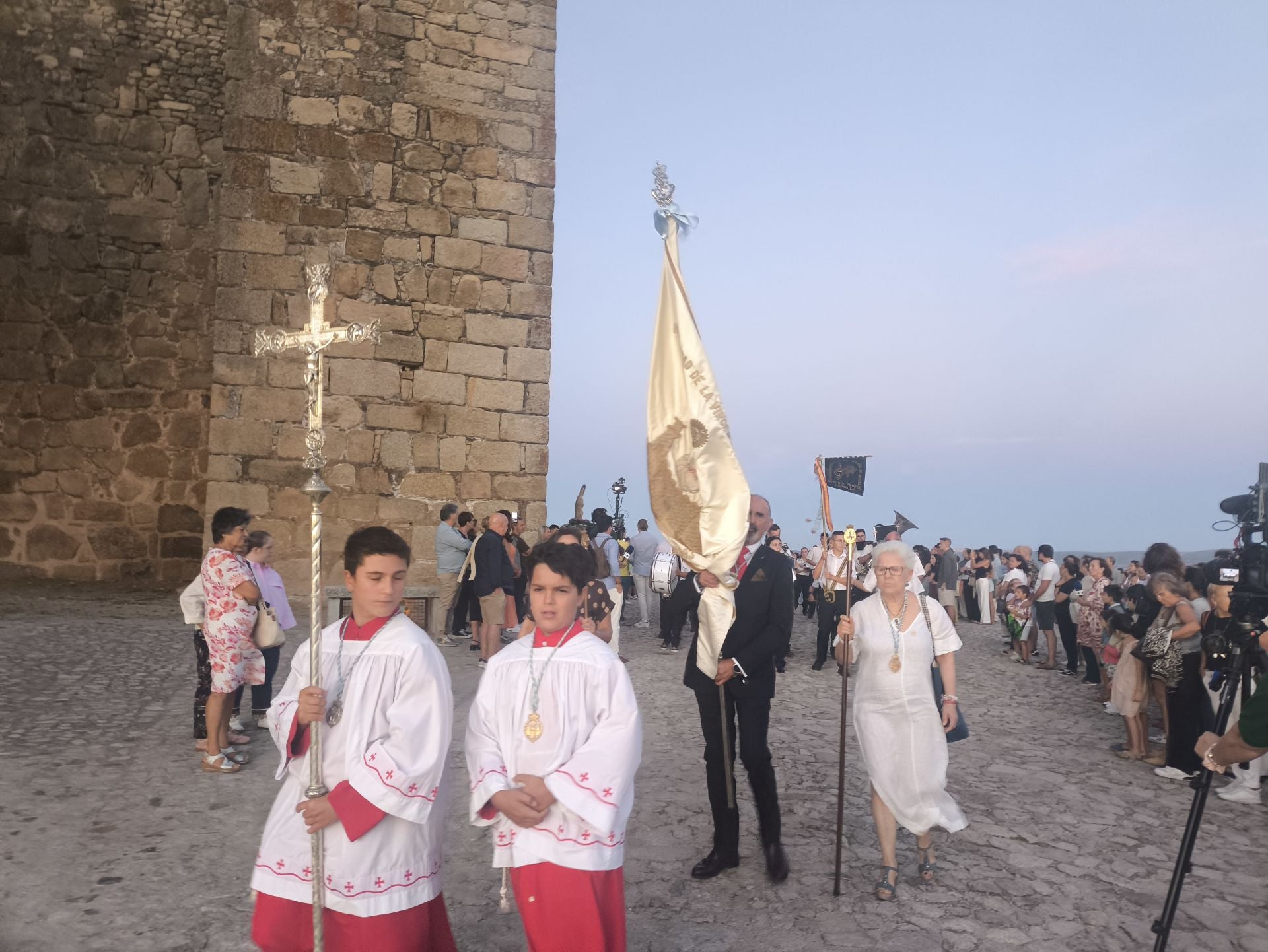 La bajada de la Patrona a la iglesia de San Martín en imágenes