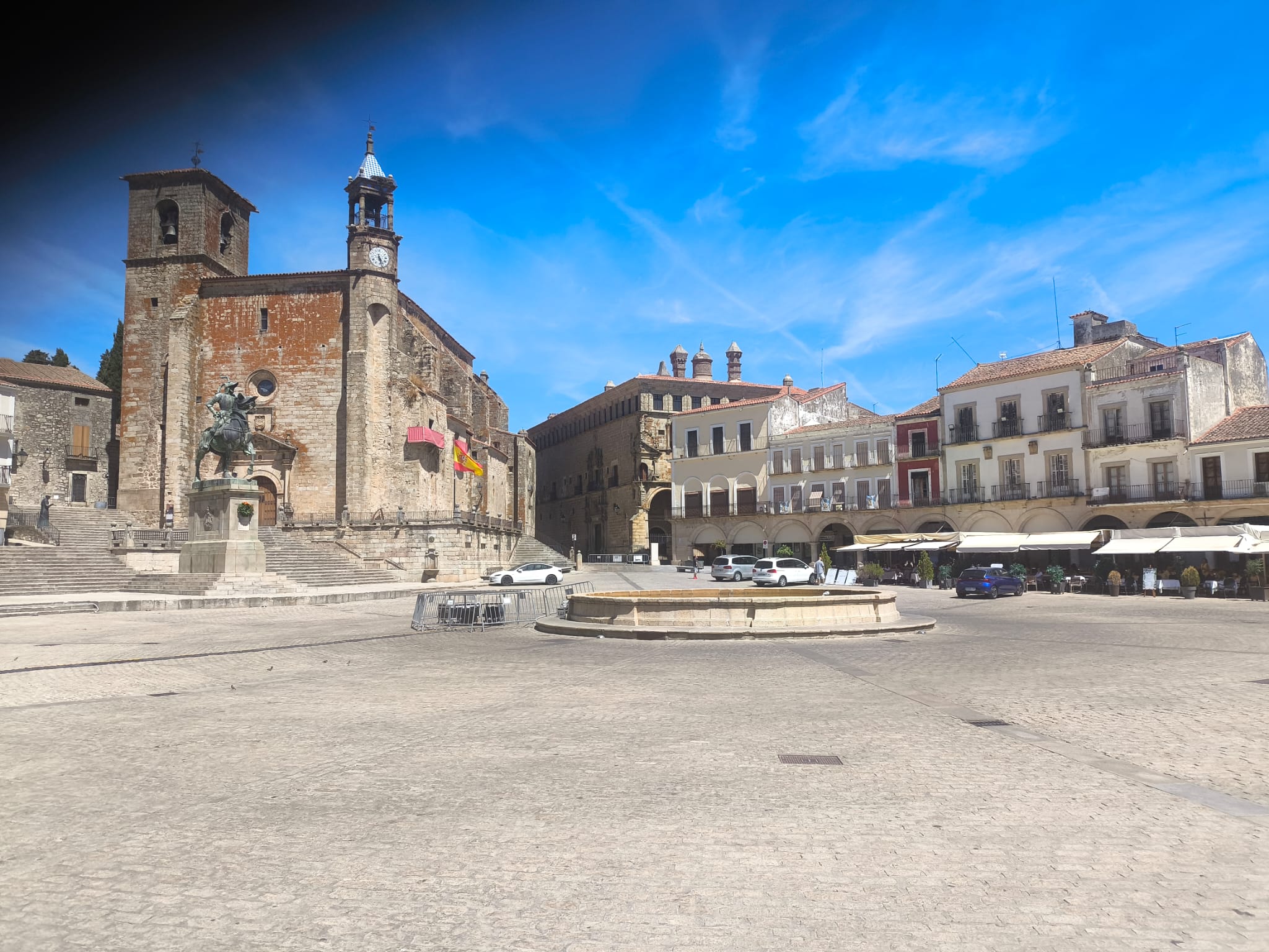 La polémica se genera en la plaza mayor.