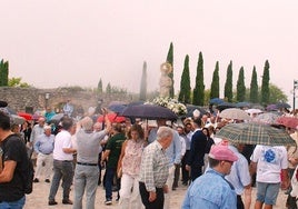 La llegada de la Patrona a la explanada del castillo.