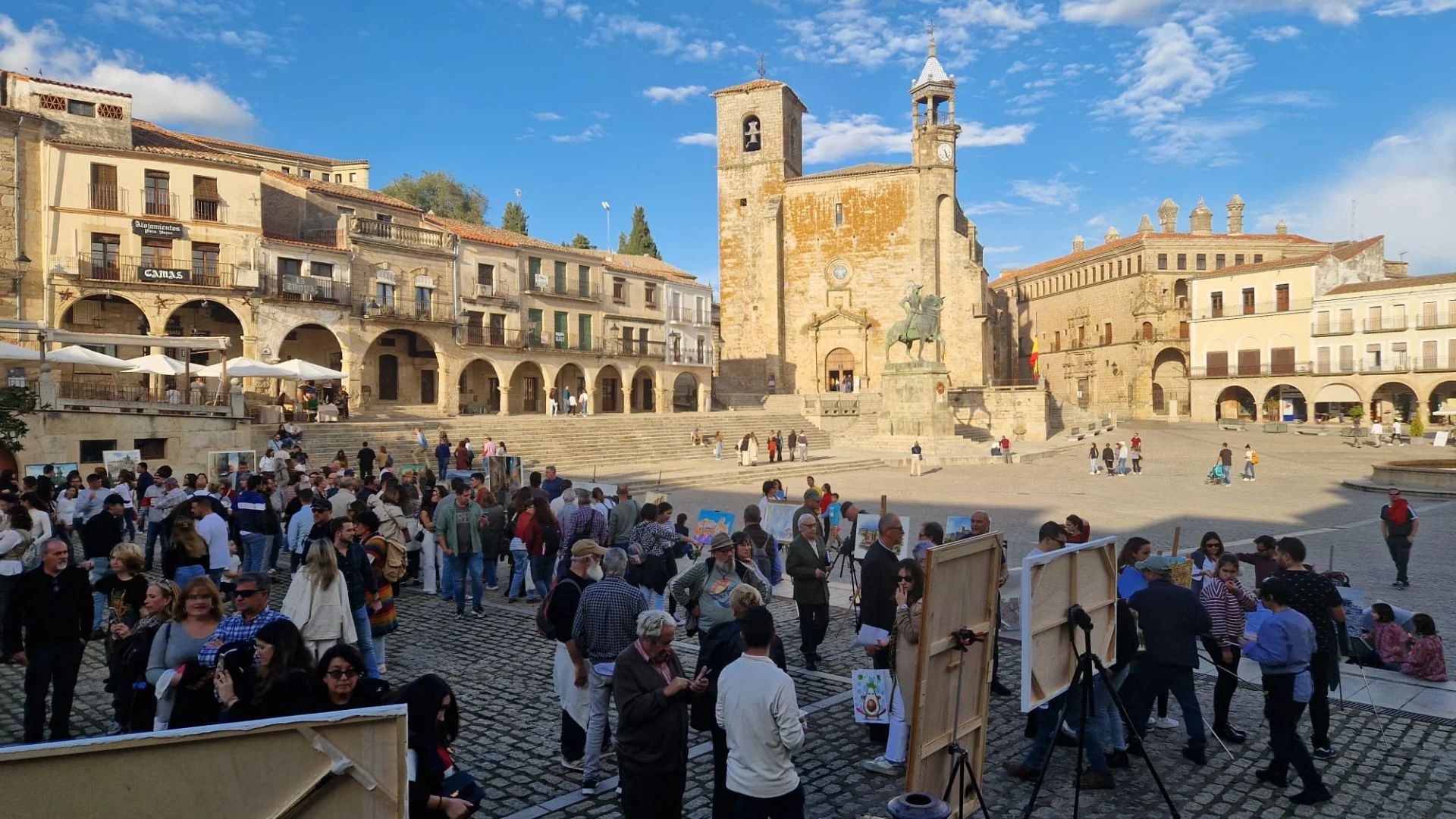 Exposición de obras en la primera edición