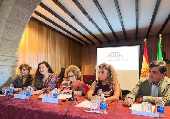 Dirigentes políticos en el acto de inauguración de esta jornada
