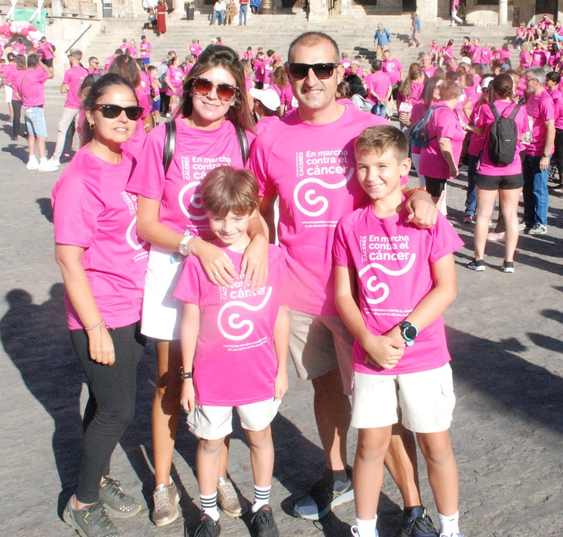 El rosa invade las calles para luchar contra el cáncer
