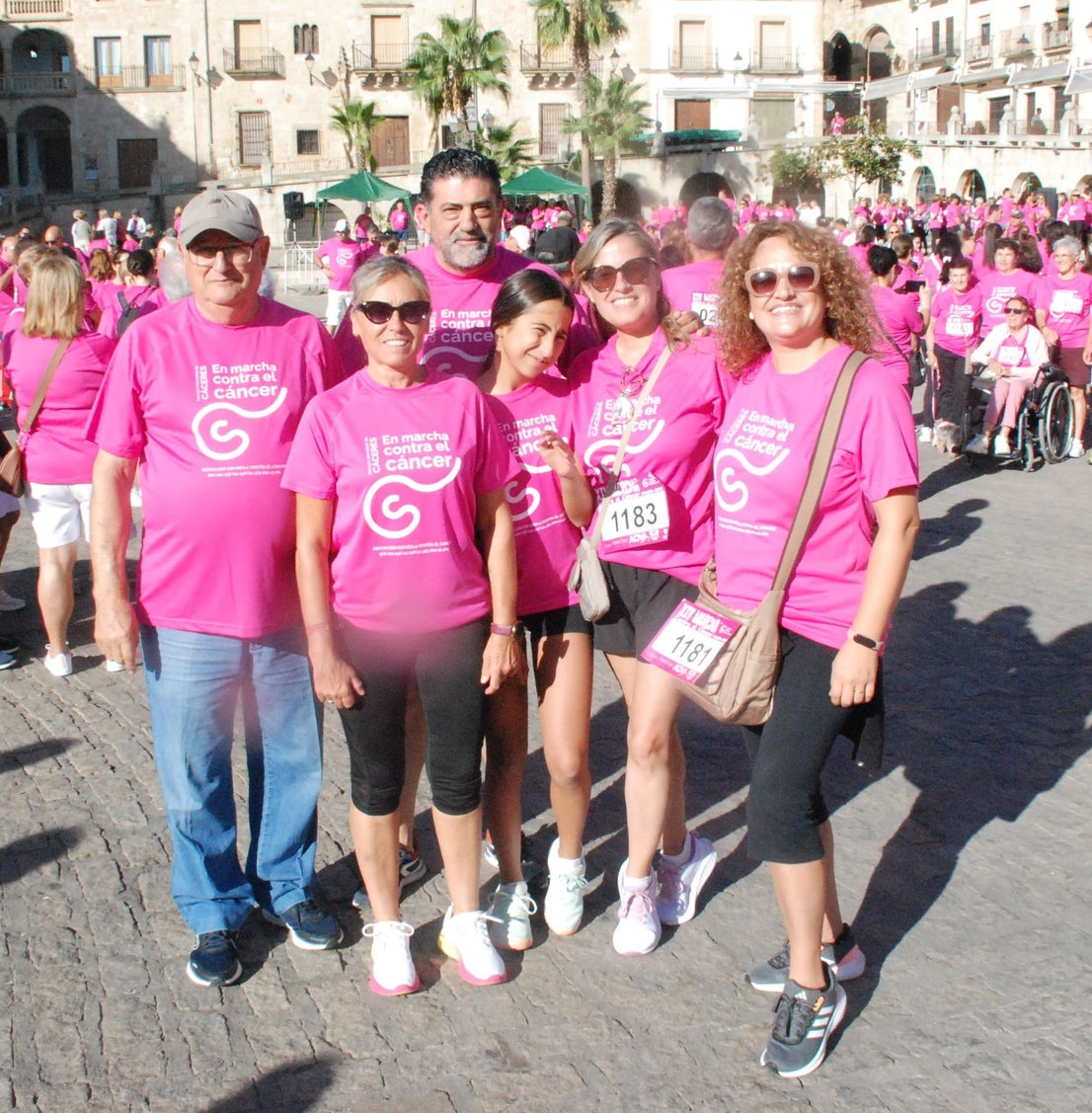 El rosa invade las calles para luchar contra el cáncer