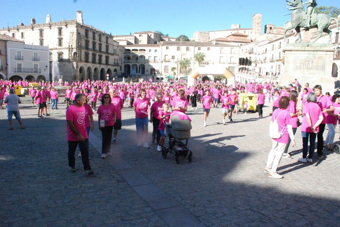 El rosa invade las calles para luchar contra el cáncer