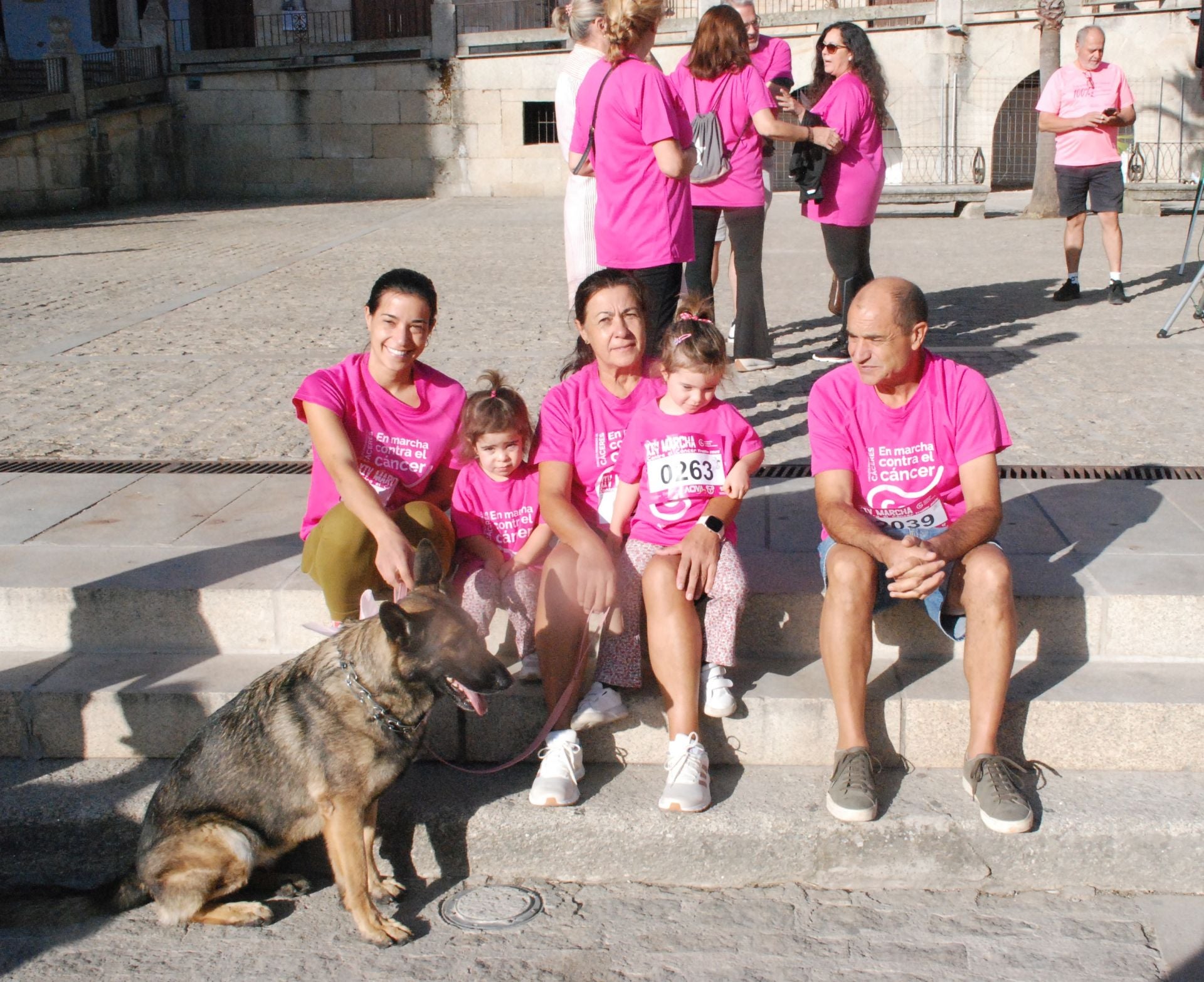 El rosa invade las calles para luchar contra el cáncer