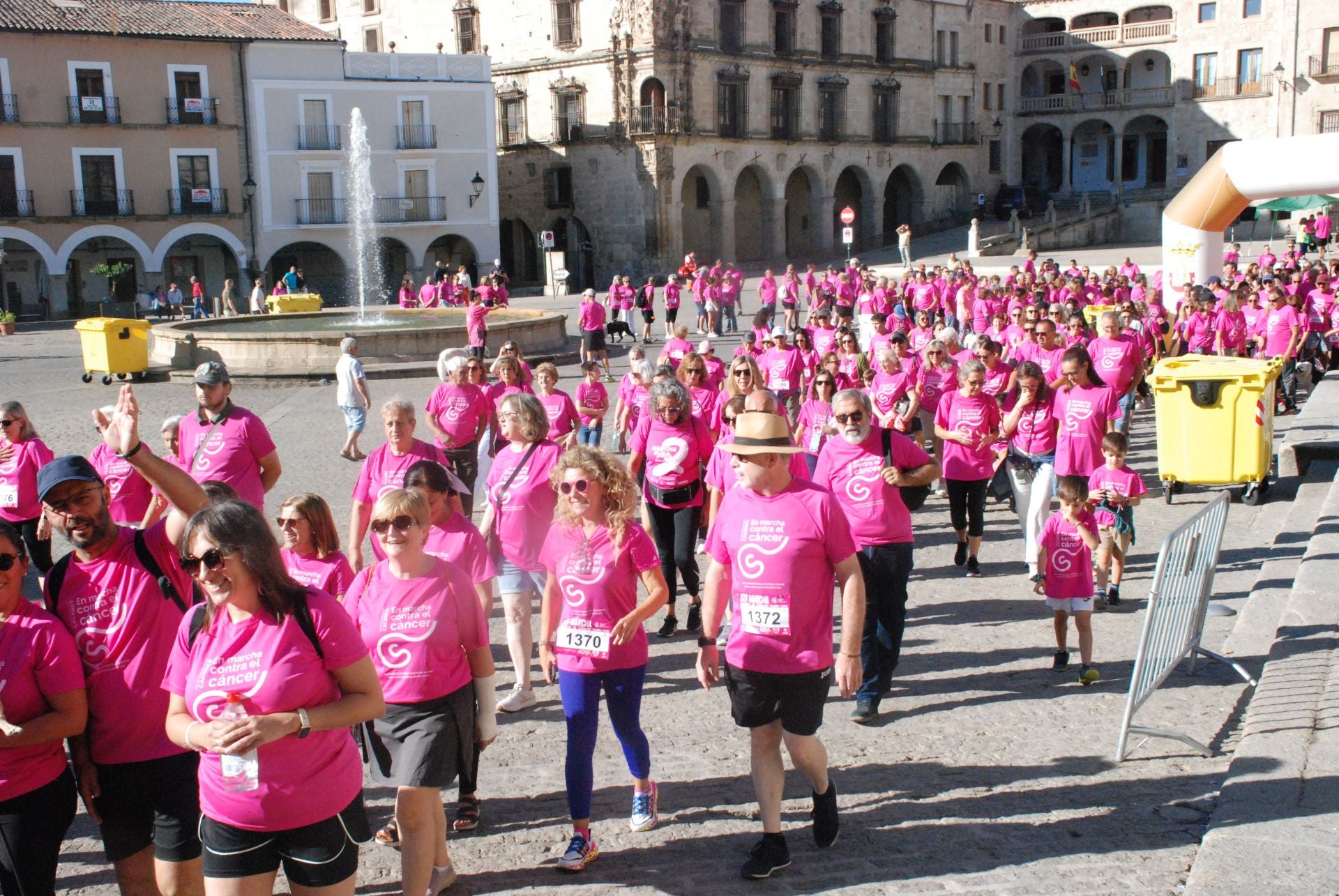 El rosa invade las calles para luchar contra el cáncer