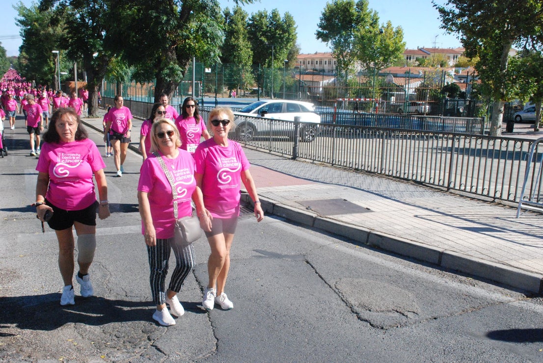 El rosa invade las calles para luchar contra el cáncer