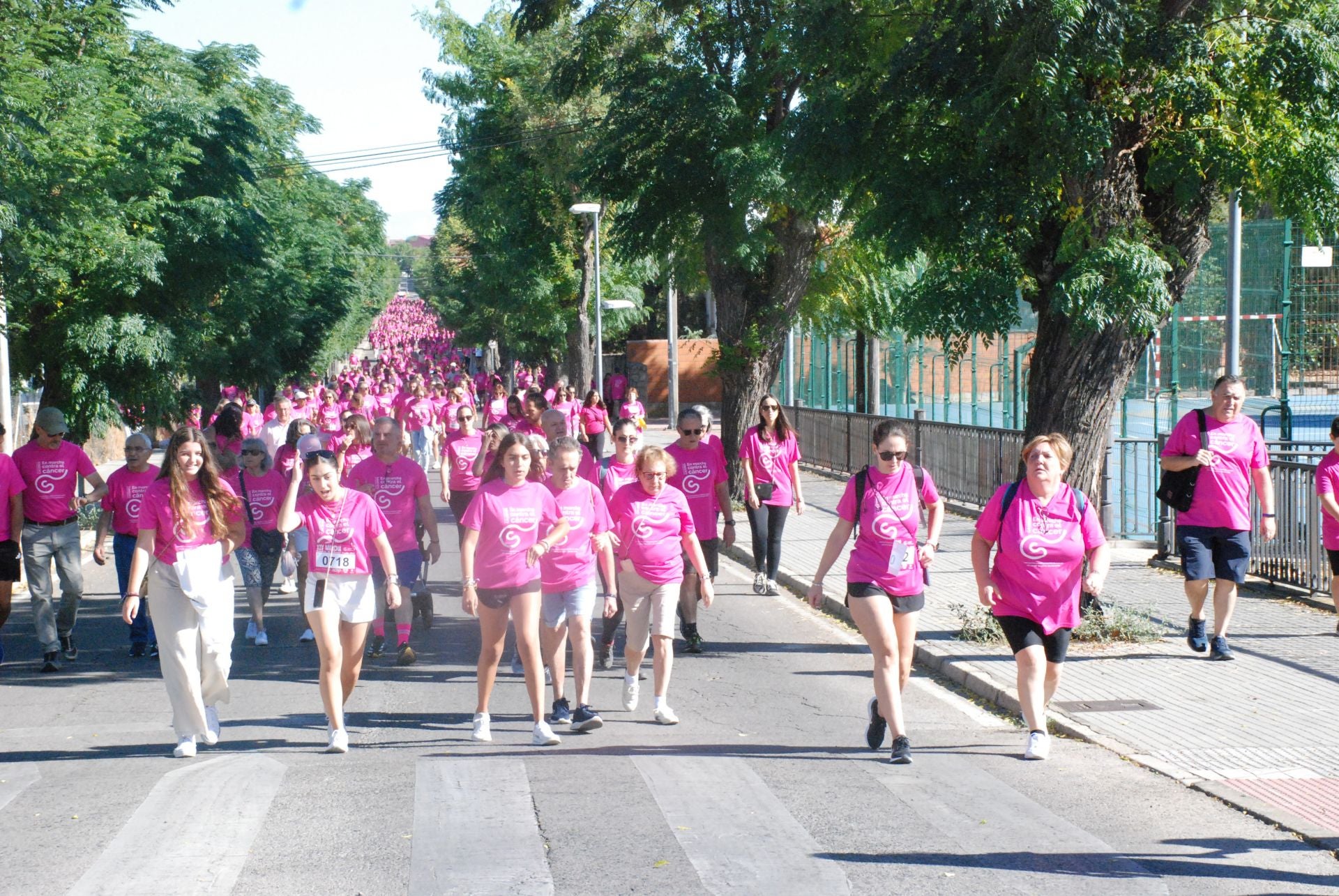 El rosa invade las calles para luchar contra el cáncer