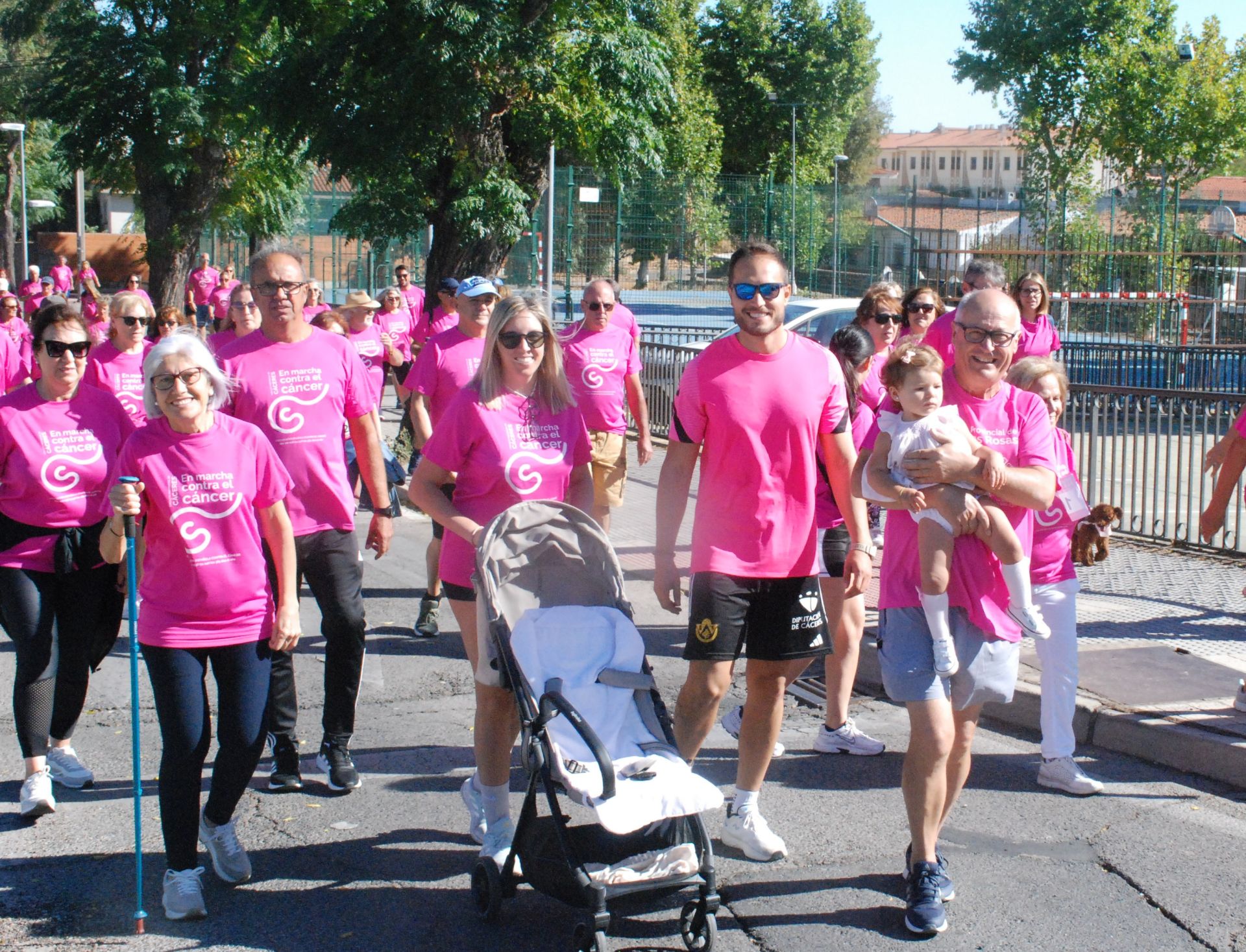 El rosa invade las calles para luchar contra el cáncer