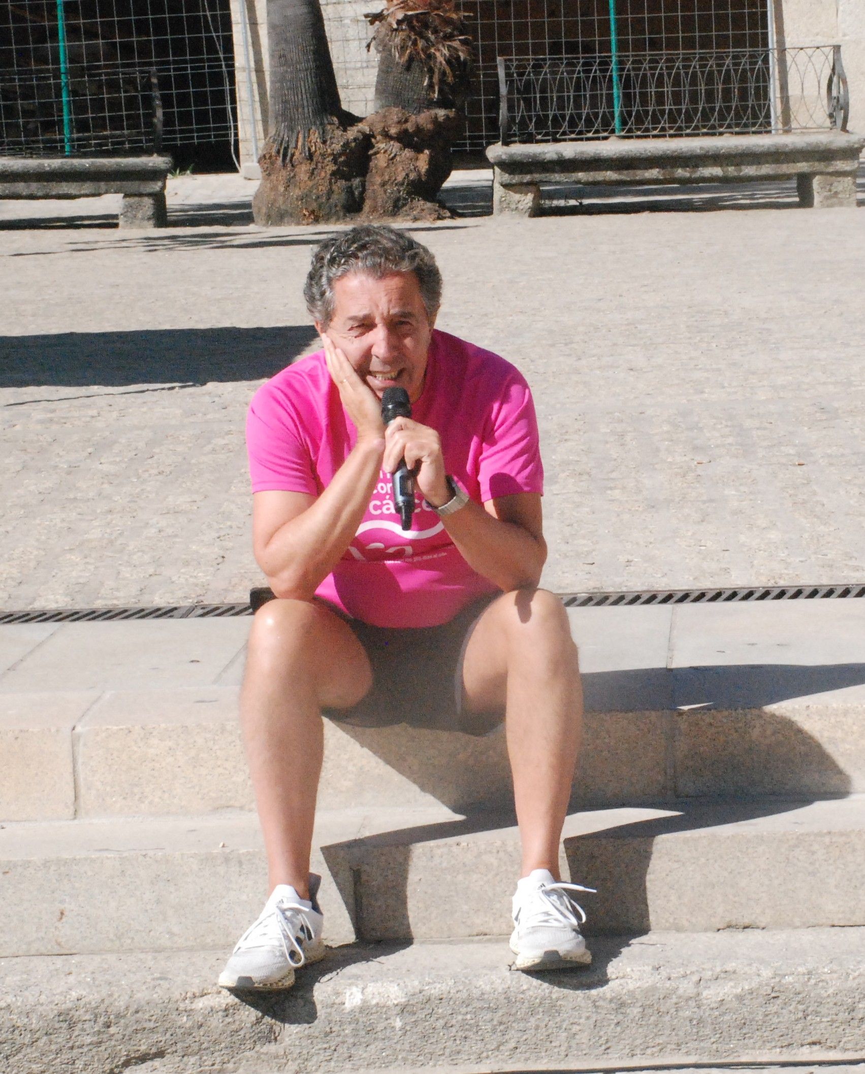 El rosa invade las calles para luchar contra el cáncer