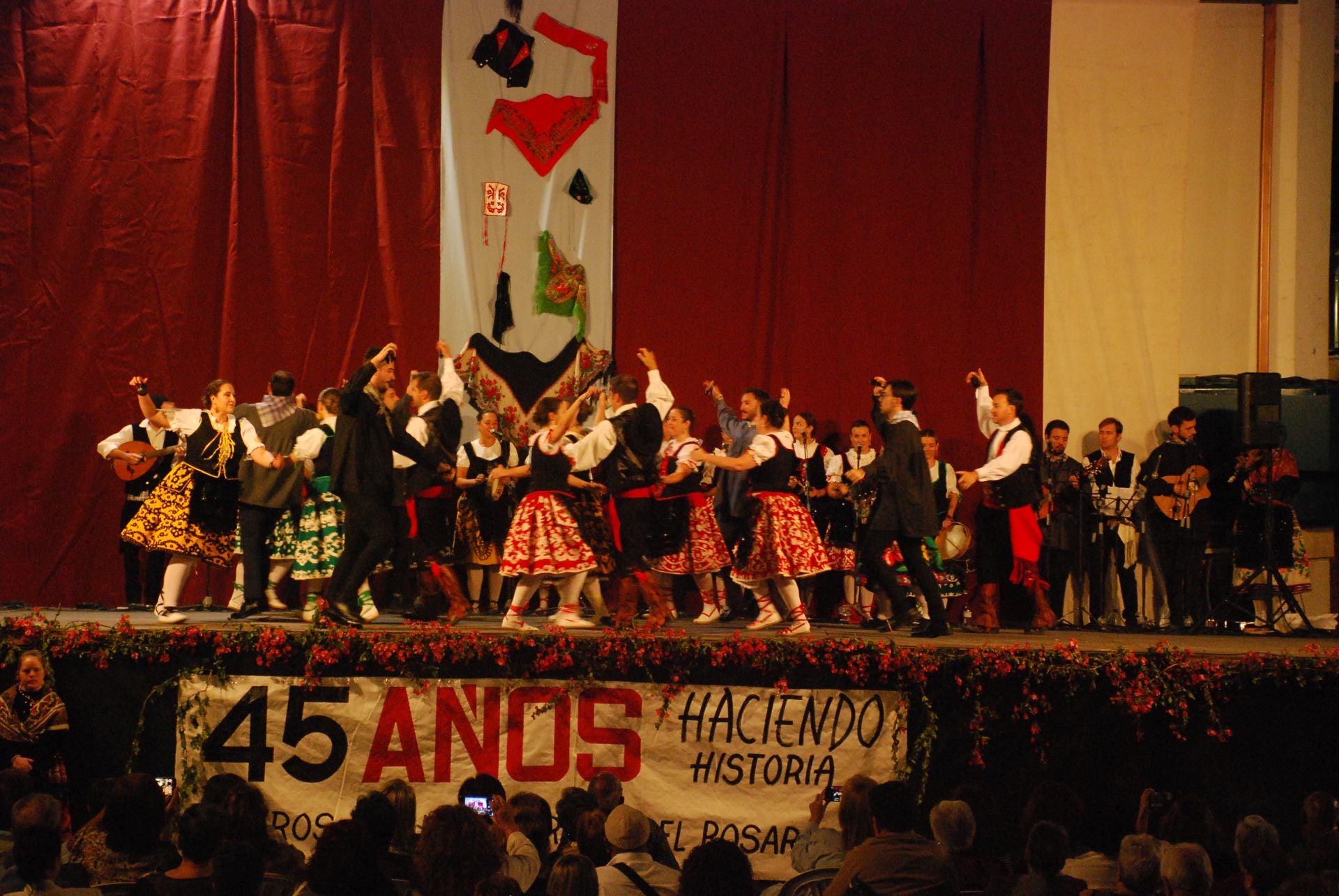 Un homenaje al folclore en imágenes