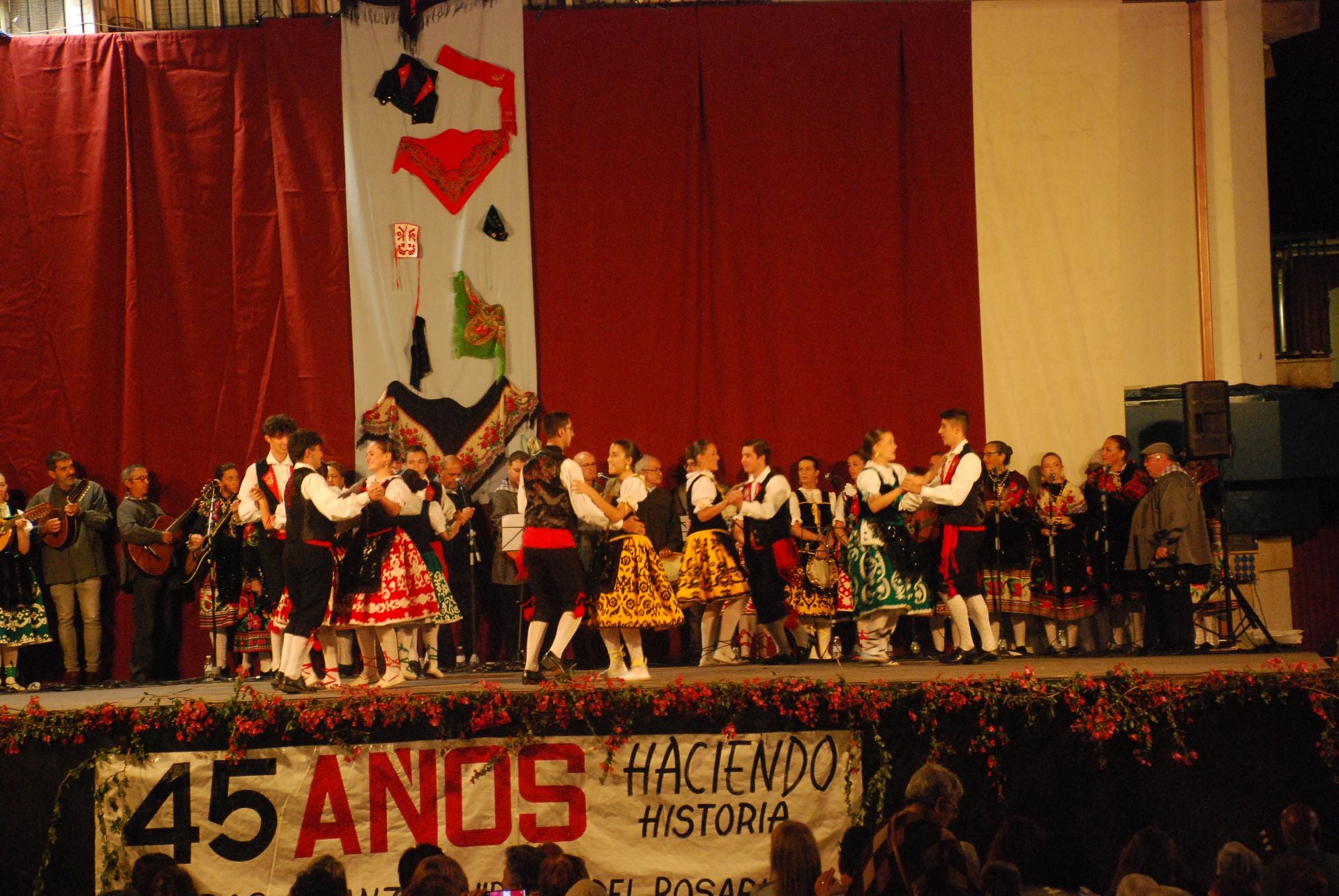 Un homenaje al folclore en imágenes